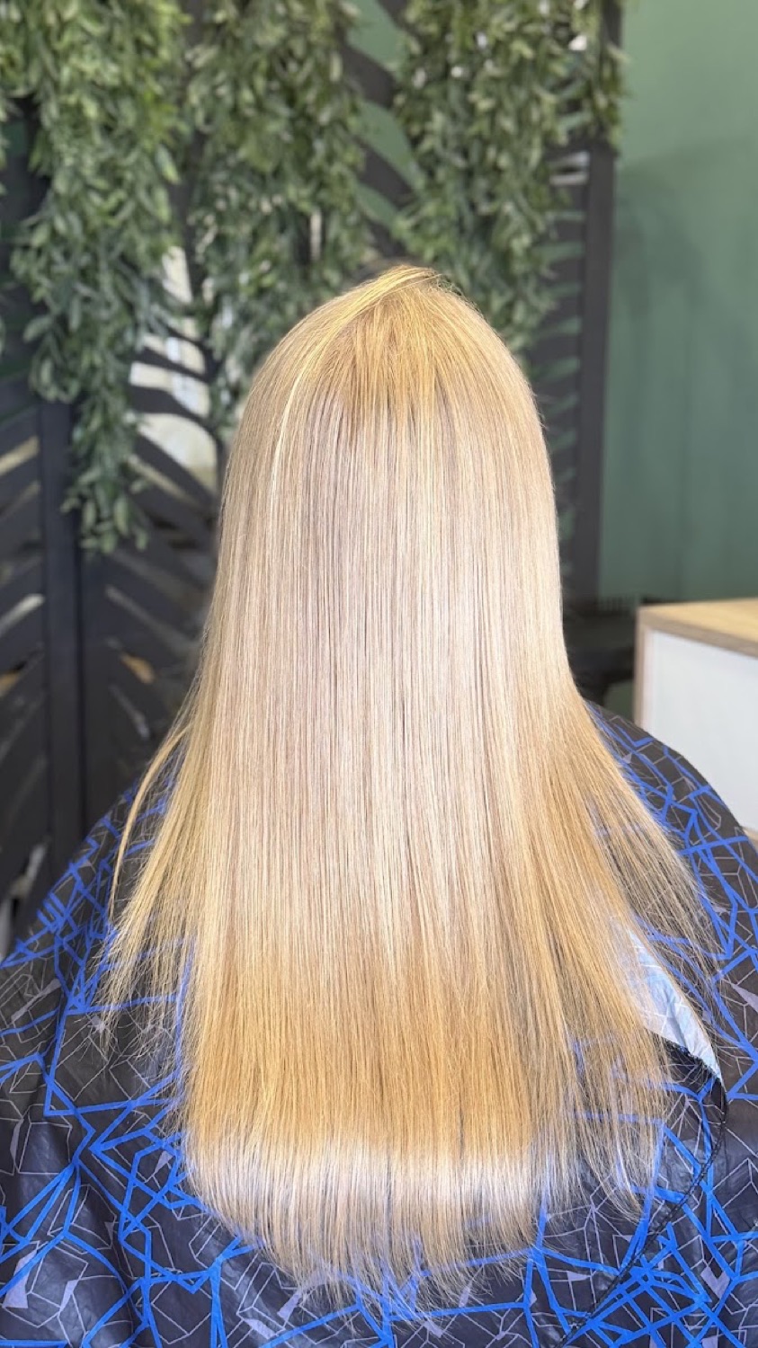 Melena rubia después de una coloración